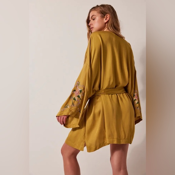 NWOT - Free People Intimately - Cross My Heart Embroidered Robe - Size Large - Picture 3 of 4